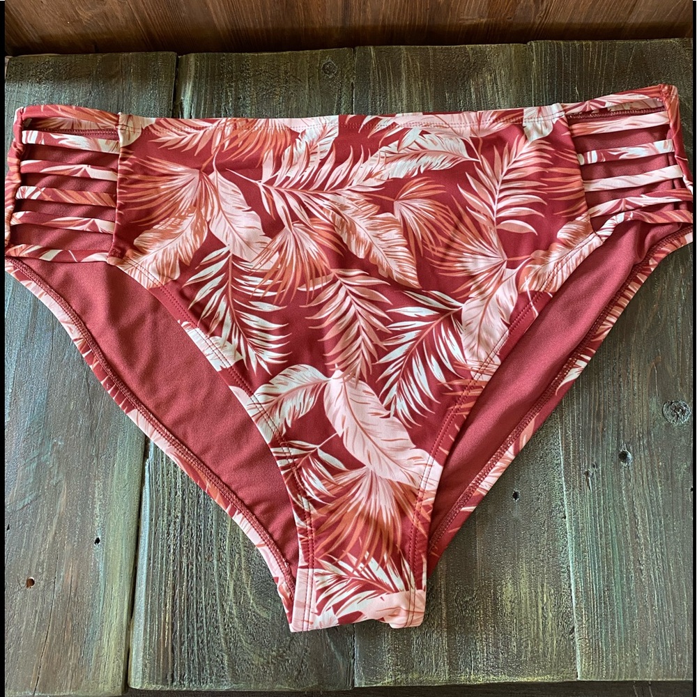 xhilaration Floral bikini bottom Woman’s 16/18 NWT